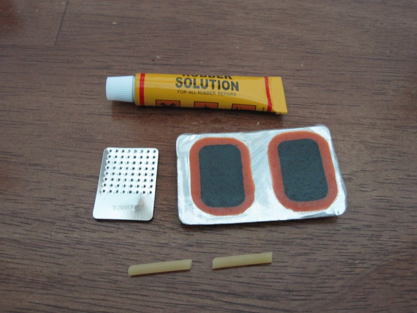 220px-puncture-repaire-kit